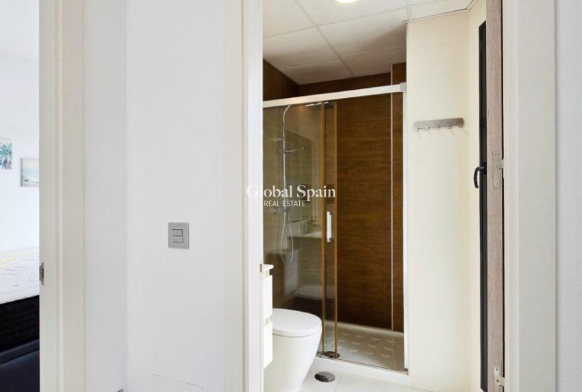 Resale - Villa -
ORIHUELA COSTA - VILLAMARTÍN