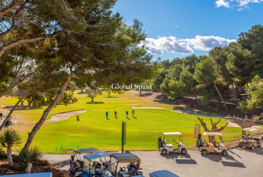 Resale - Villa -
ORIHUELA COSTA - VILLAMARTÍN