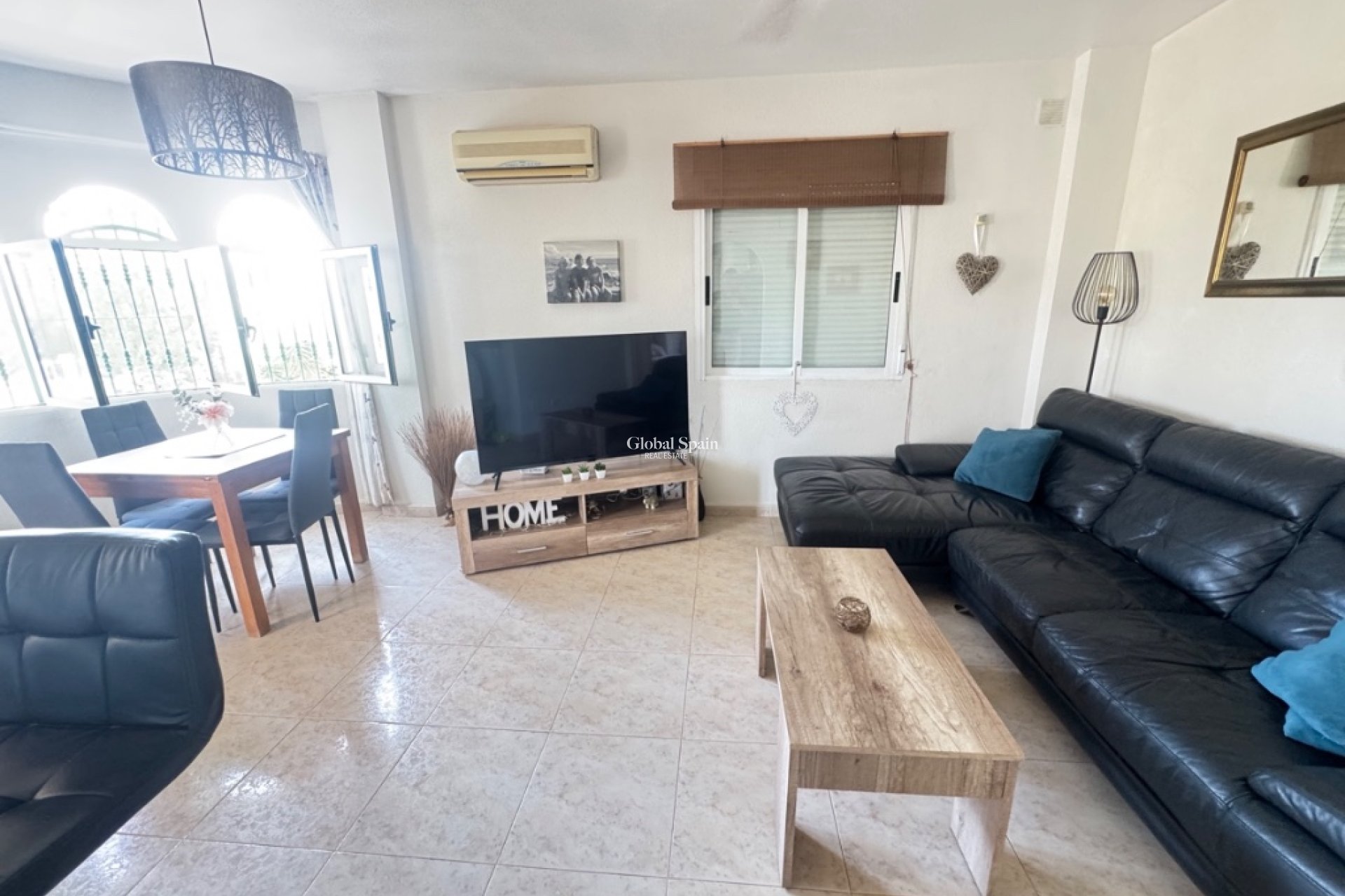 Resale - Villa -
ORIHUELA COSTA - VILLAMARTÍN
