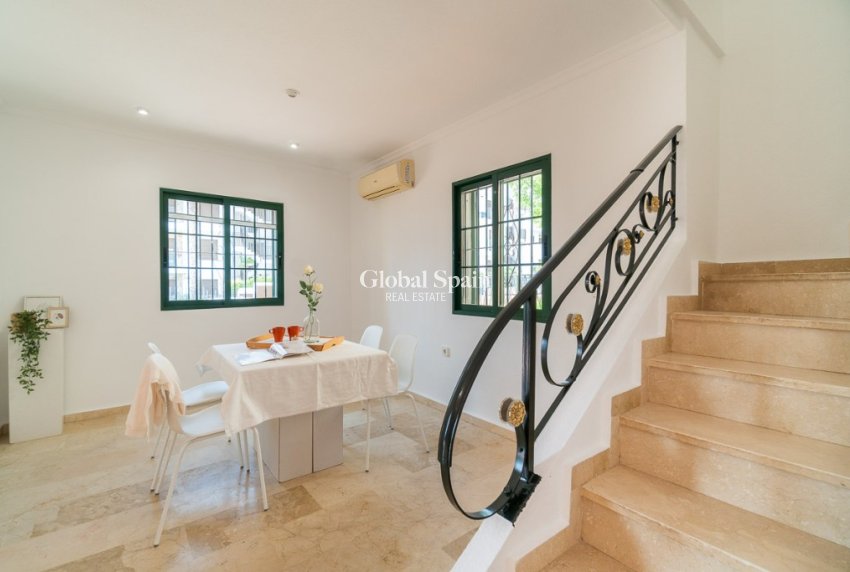 Resale - Villa -
ORIHUELA COSTA - VILLAMARTÍN