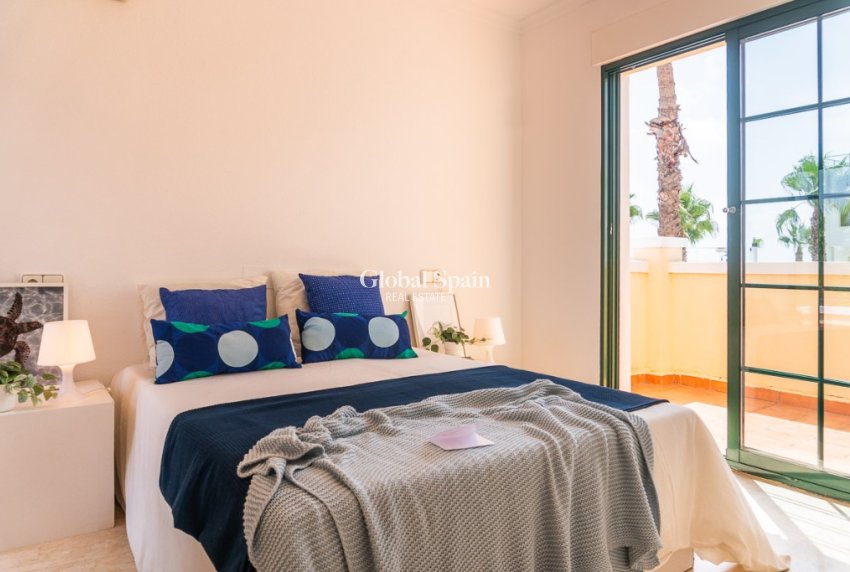 Resale - Villa -
ORIHUELA COSTA - VILLAMARTÍN