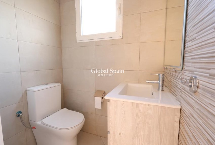 Resale - VILLA -
ORIHUELA COSTA - VILLAMARTÍN