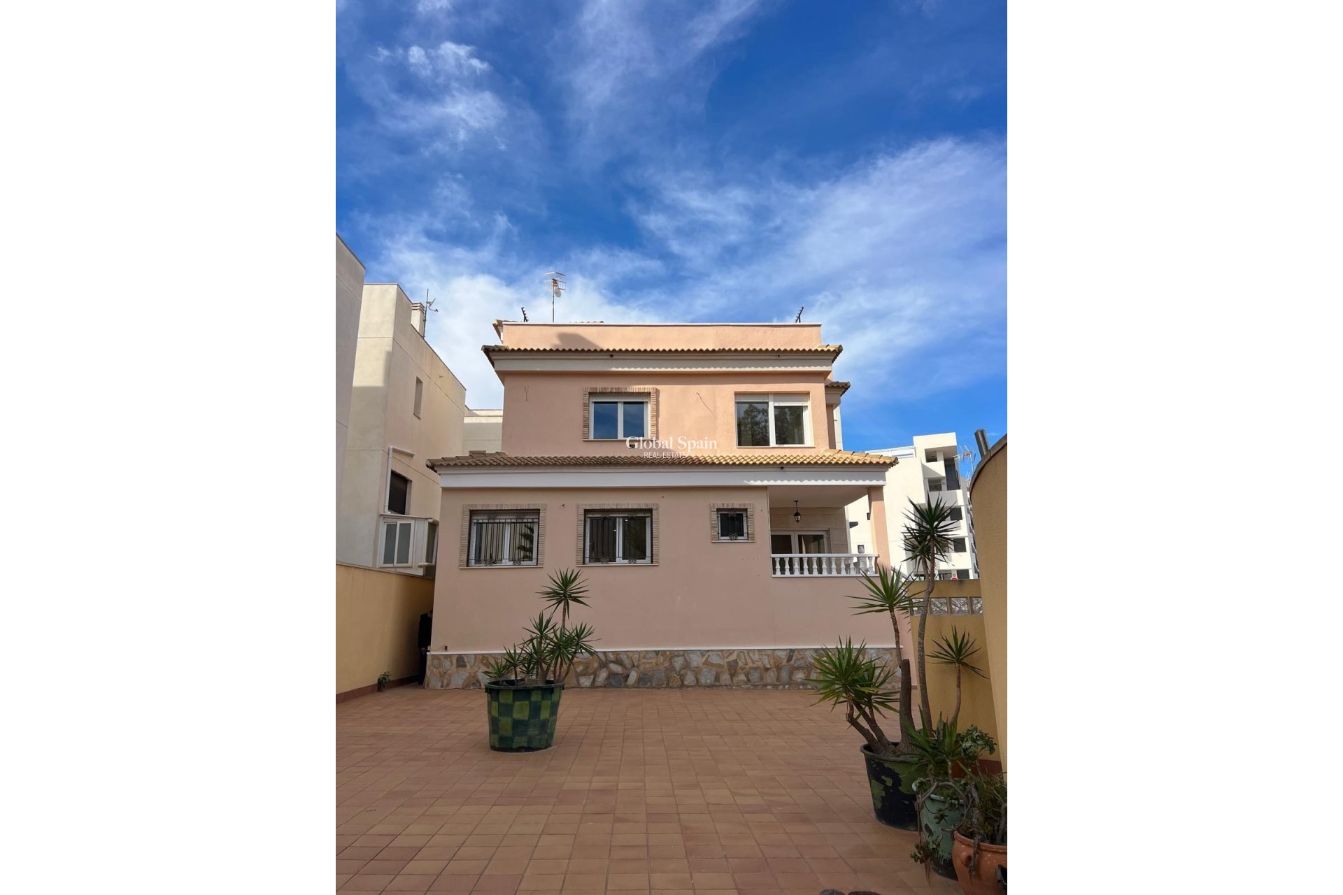 Resale - VILLA -
ORIHUELA COSTA - VILLAMARTÍN