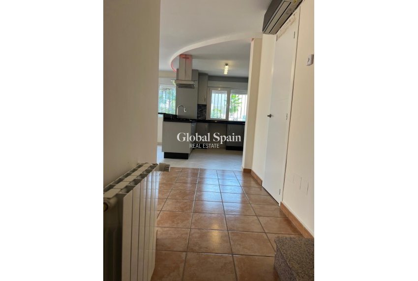 Resale - VILLA -
ORIHUELA COSTA - VILLAMARTÍN