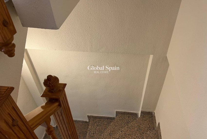 Resale - VILLA -
ORIHUELA COSTA - VILLAMARTÍN