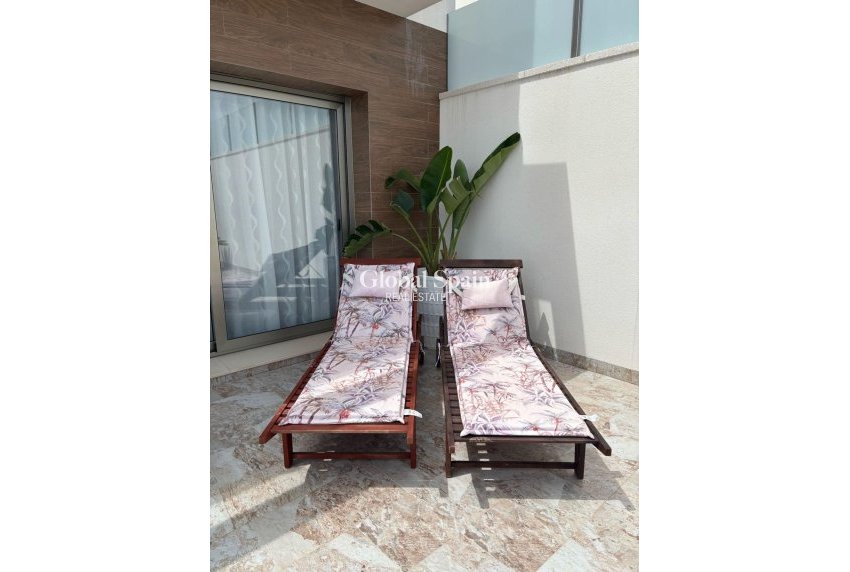 Resale - VILLA -
ORIHUELA COSTA - VILLAMARTÍN