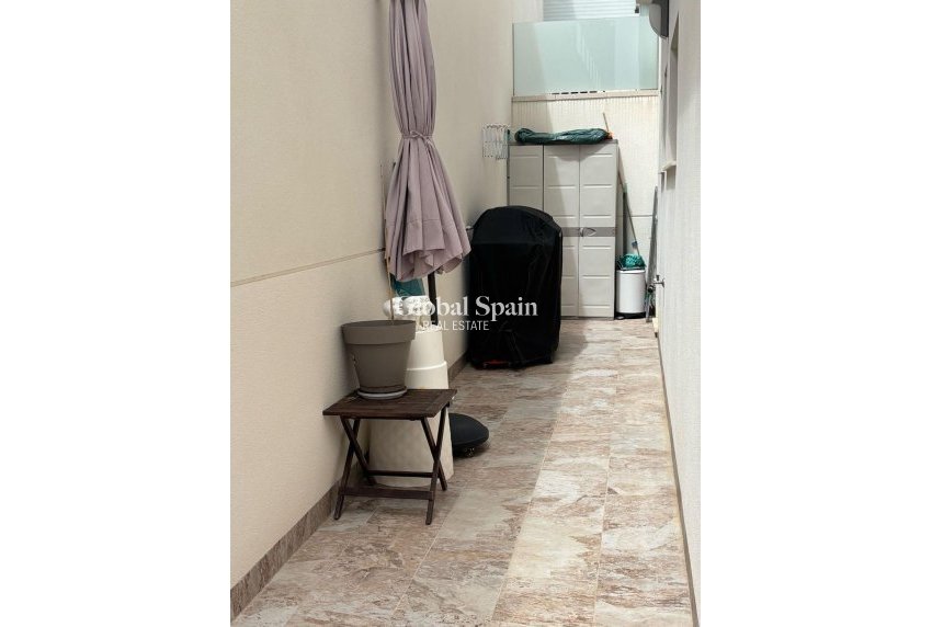 Resale - VILLA -
ORIHUELA COSTA - VILLAMARTÍN