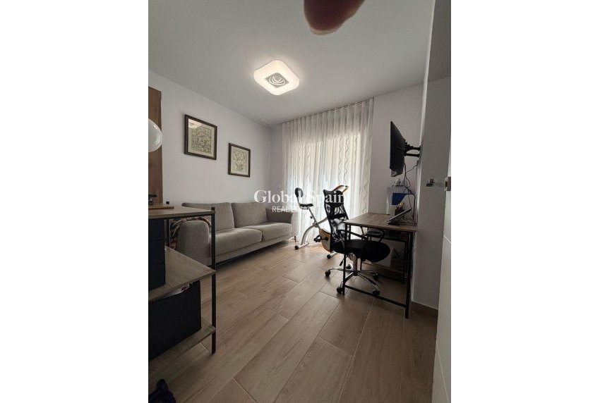 Resale - VILLA -
ORIHUELA COSTA - VILLAMARTÍN