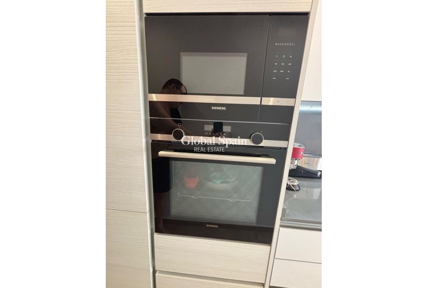 Resale - VILLA -
ORIHUELA COSTA - VILLAMARTÍN