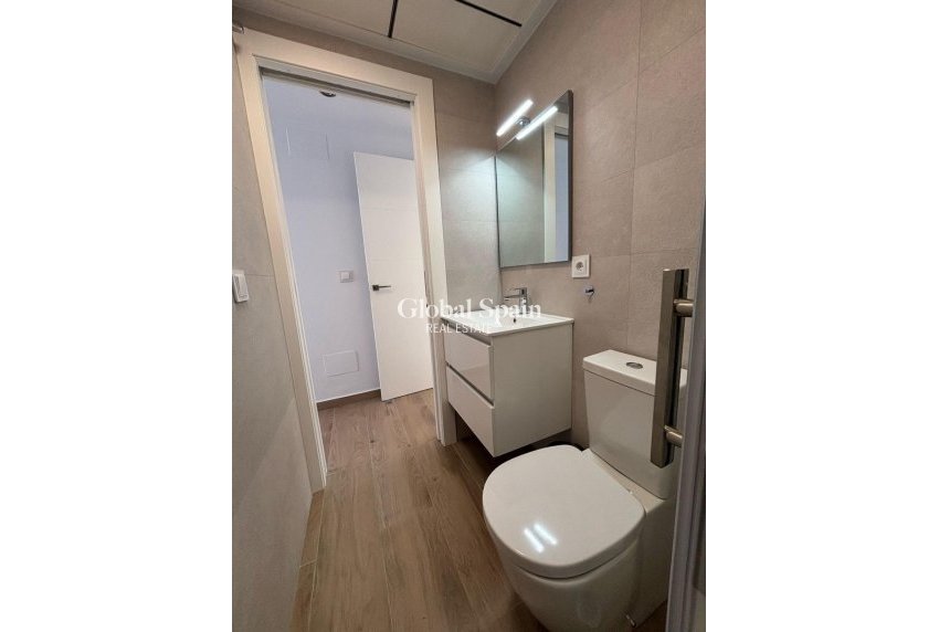 Resale - VILLA -
ORIHUELA COSTA - VILLAMARTÍN