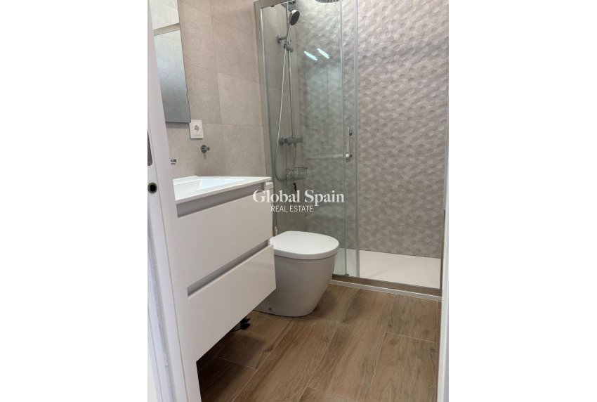 Resale - VILLA -
ORIHUELA COSTA - VILLAMARTÍN