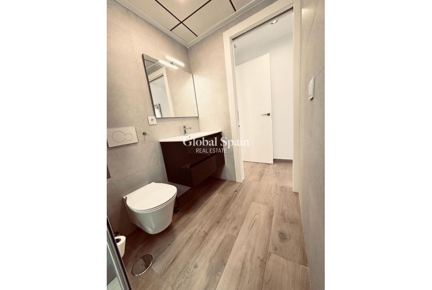 Resale - VILLA -
ORIHUELA COSTA - VILLAMARTÍN