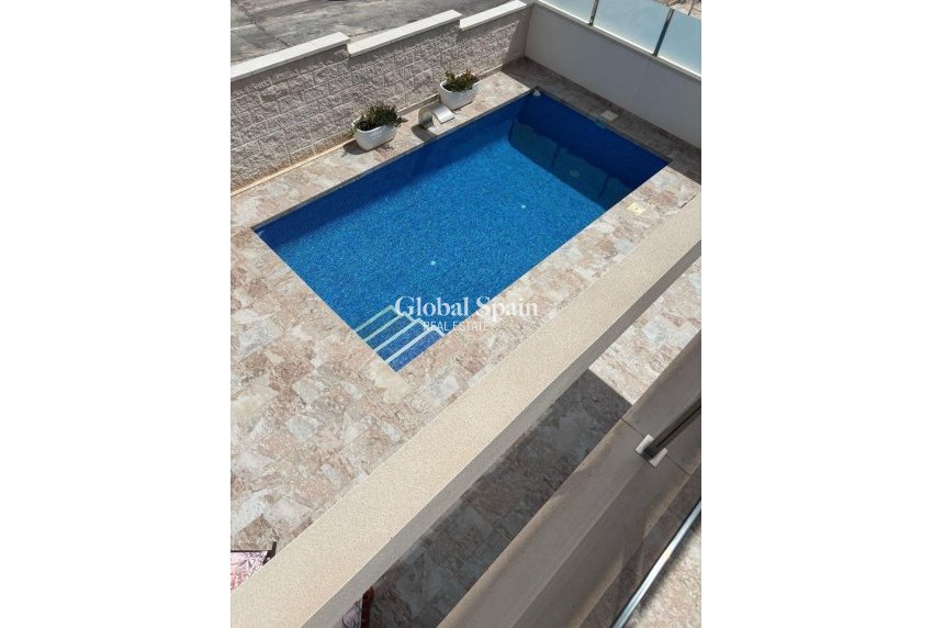 Resale - VILLA -
ORIHUELA COSTA - VILLAMARTÍN