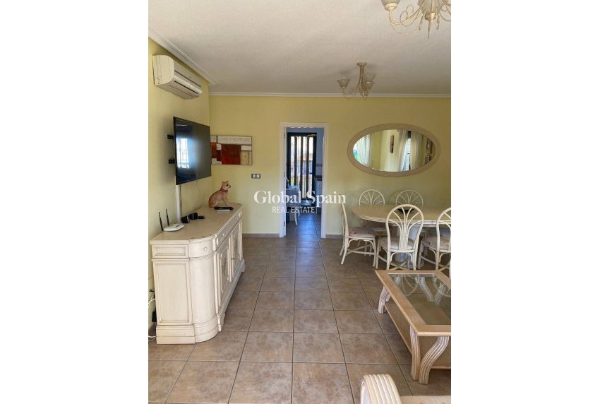 Resale - VILLA -
ORIHUELA COSTA - VILLAMARTÍN