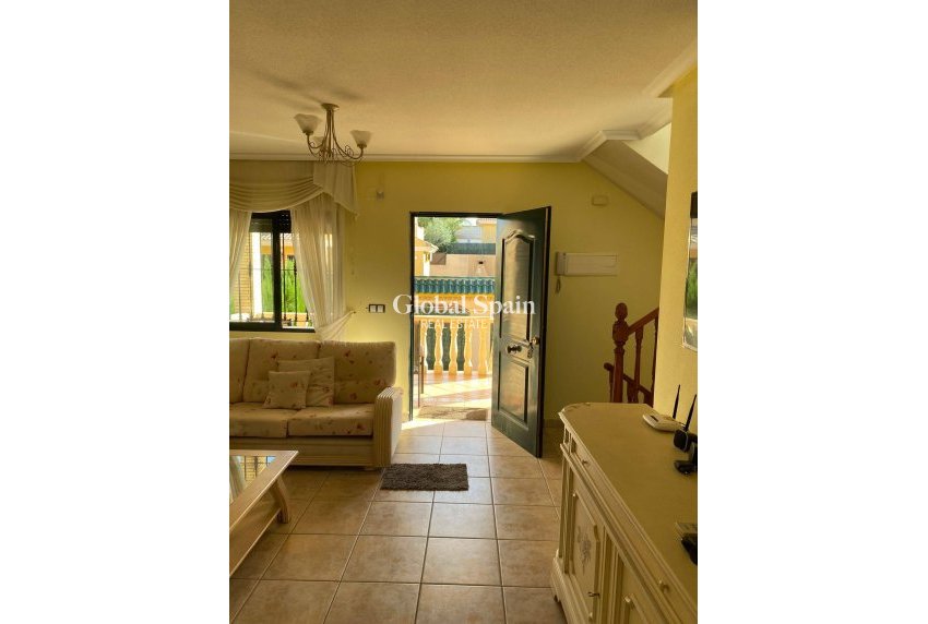 Resale - VILLA -
ORIHUELA COSTA - VILLAMARTÍN