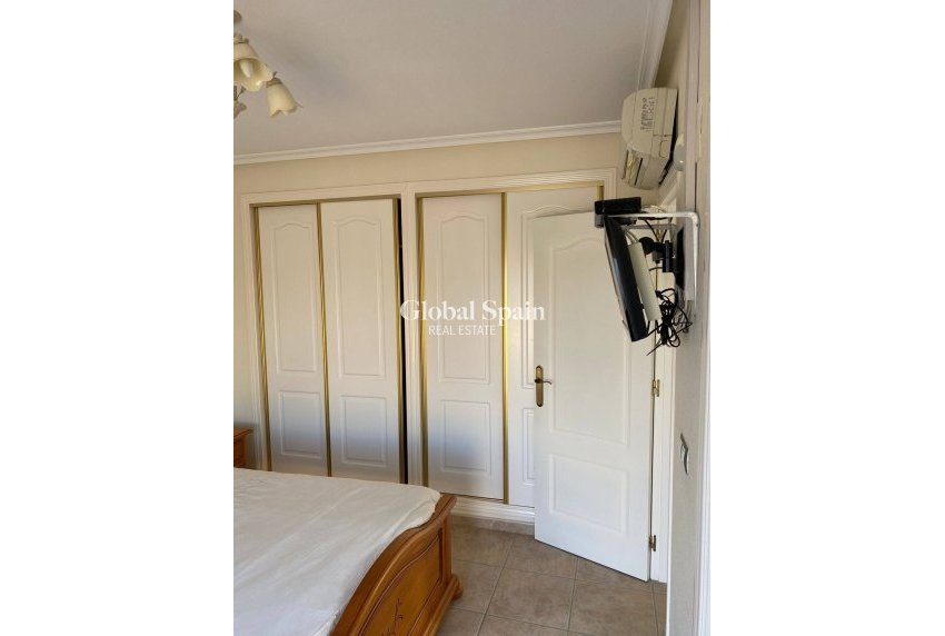 Resale - VILLA -
ORIHUELA COSTA - VILLAMARTÍN