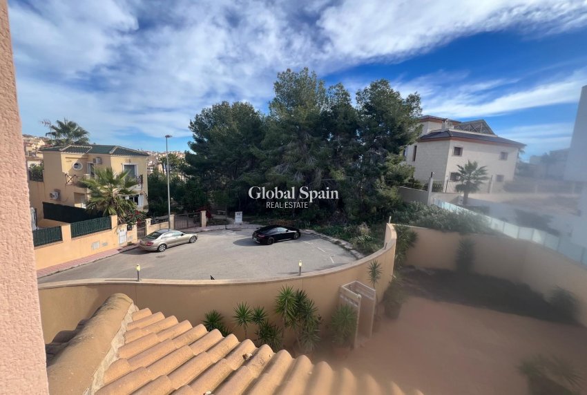 Resale - VILLA -
ORIHUELA COSTA - VILLAMARTÍN