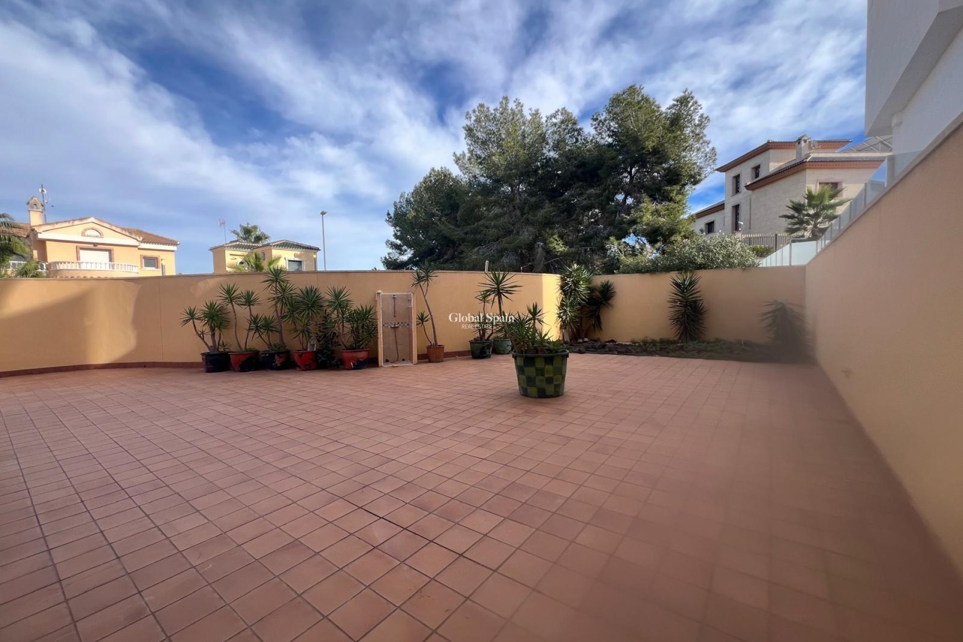Resale - VILLA -
ORIHUELA COSTA - VILLAMARTÍN