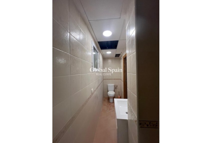 Resale - VILLA -
ORIHUELA COSTA - VILLAMARTÍN