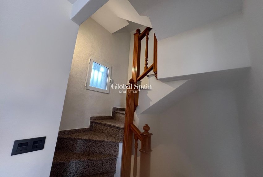 Resale - VILLA -
ORIHUELA COSTA - VILLAMARTÍN