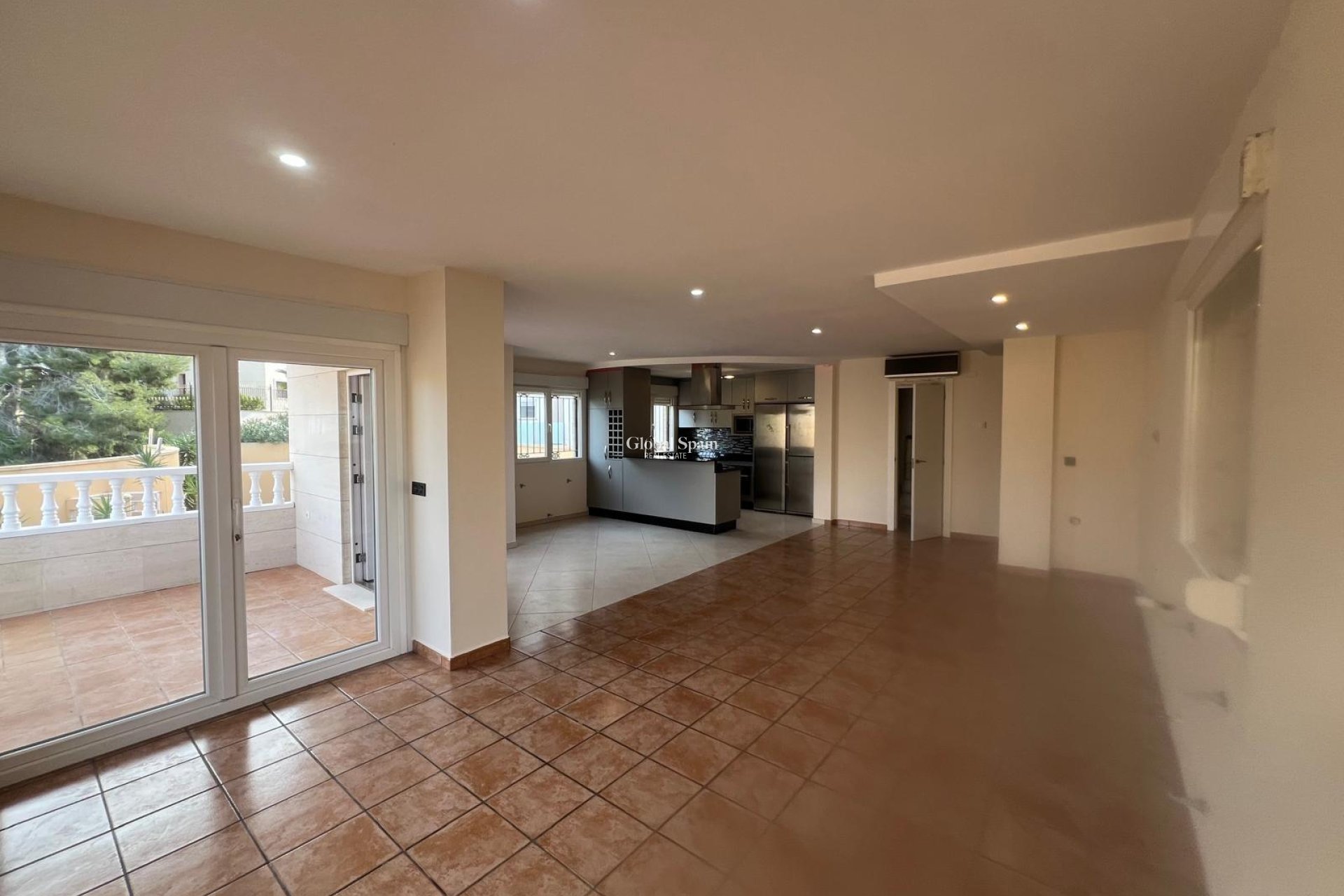 Resale - VILLA -
ORIHUELA COSTA - VILLAMARTÍN