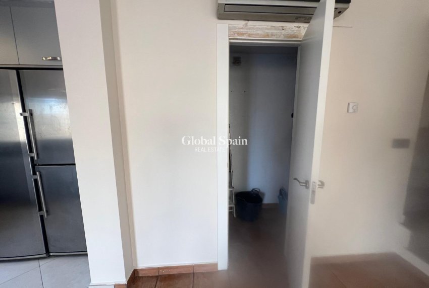 Resale - VILLA -
ORIHUELA COSTA - VILLAMARTÍN