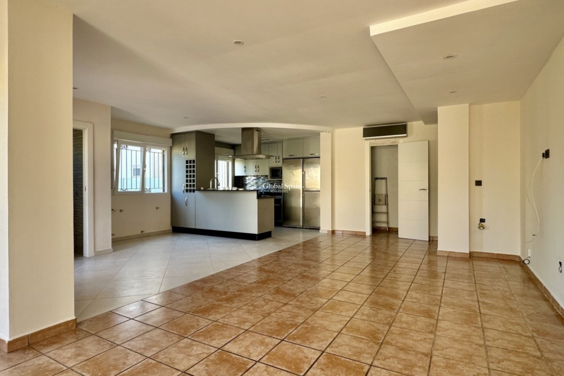 Resale - VILLA -
ORIHUELA COSTA - VILLAMARTÍN