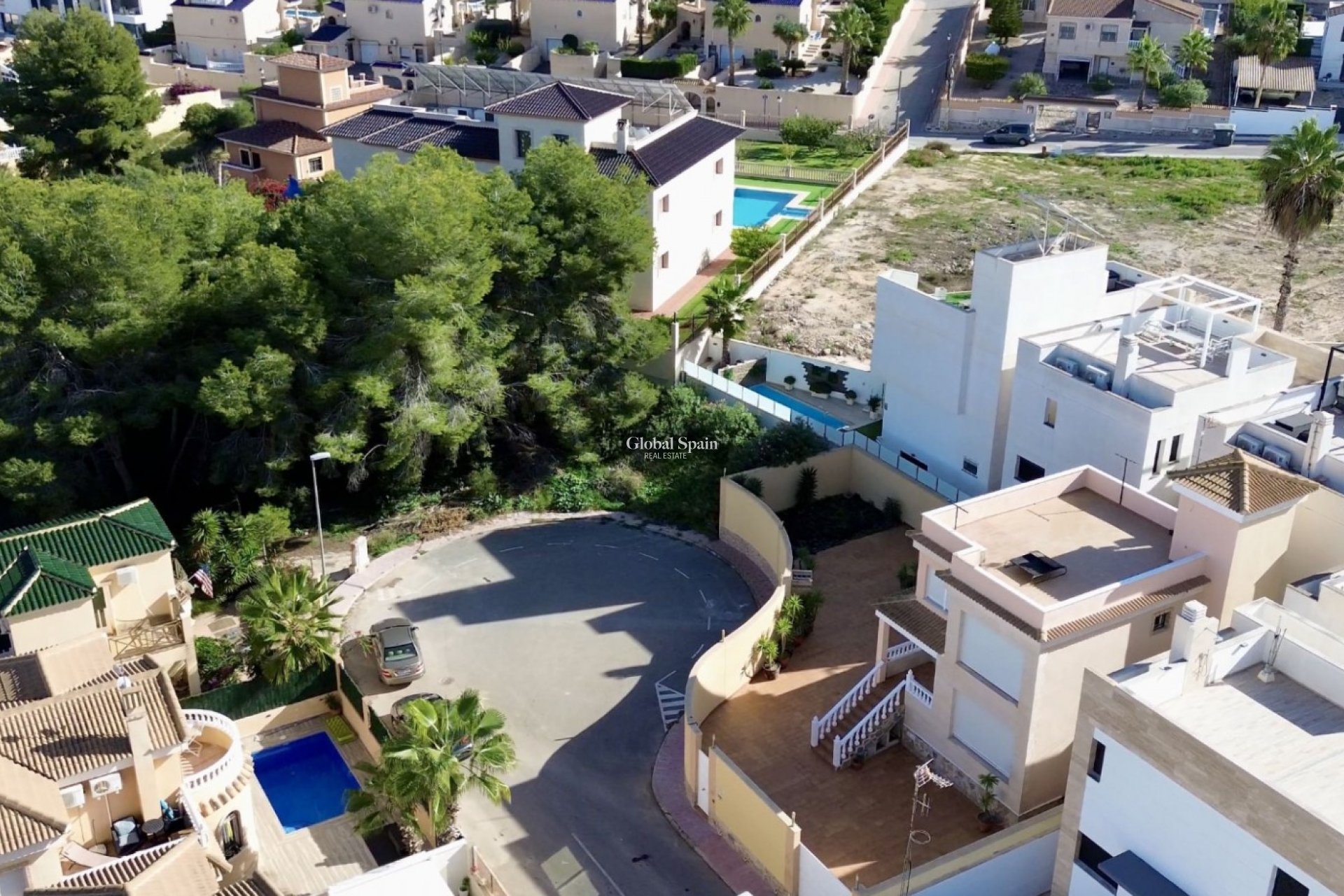 Resale - VILLA -
ORIHUELA COSTA - VILLAMARTÍN