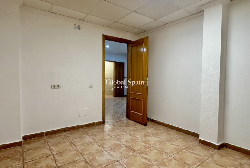 Resale - VILLA -
ORIHUELA COSTA - VILLAMARTÍN