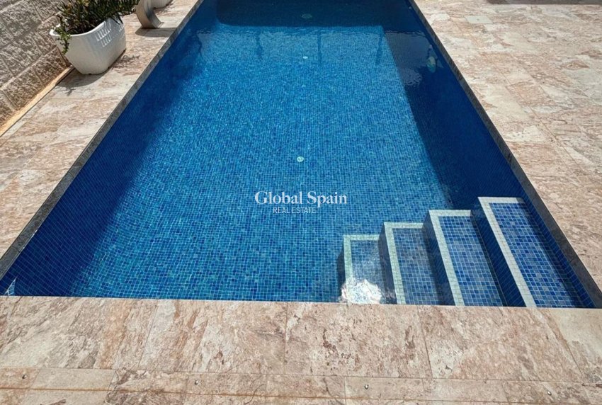 Resale - VILLA -
ORIHUELA COSTA - VILLAMARTÍN