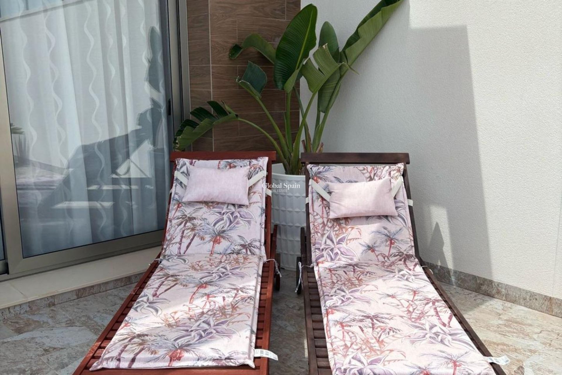 Resale - VILLA -
ORIHUELA COSTA - VILLAMARTÍN