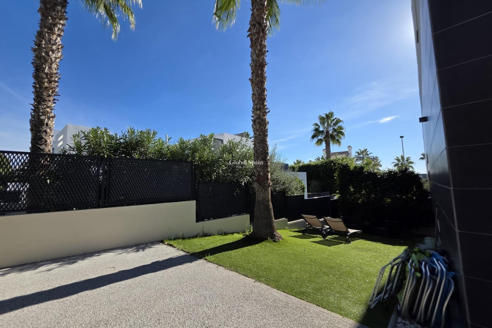Resale - VILLA -
ORIHUELA COSTA - VILLAMARTÍN