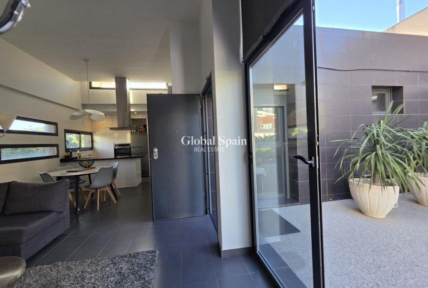 Resale - VILLA -
ORIHUELA COSTA - VILLAMARTÍN