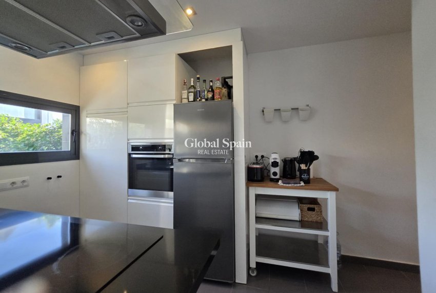 Resale - VILLA -
ORIHUELA COSTA - VILLAMARTÍN