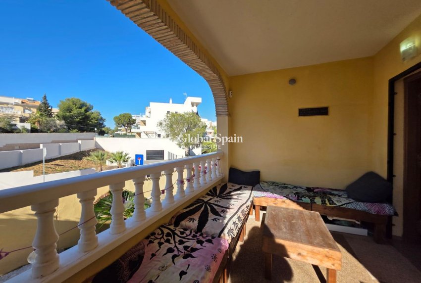 Resale - VILLA -
ORIHUELA COSTA - VILLAMARTÍN