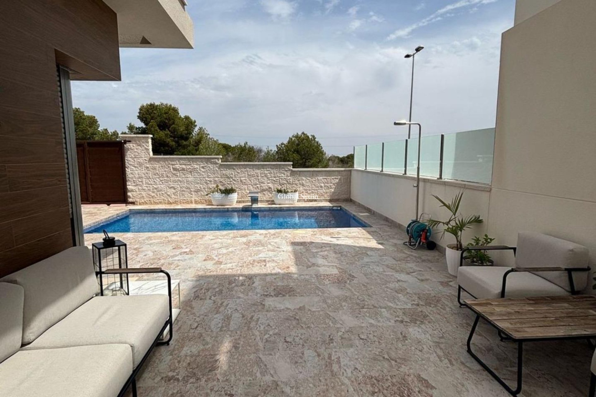 Resale - VILLA -
ORIHUELA COSTA - VILLAMARTÍN