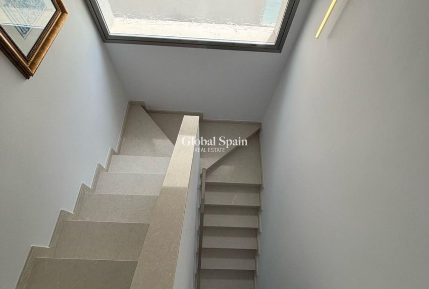 Resale - VILLA -
ORIHUELA COSTA - VILLAMARTÍN