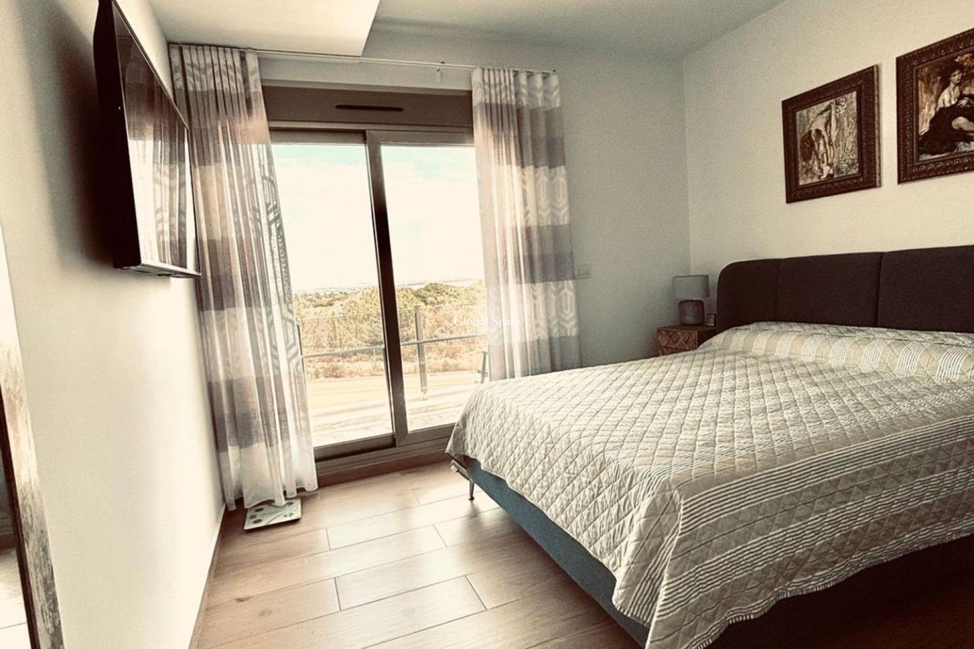 Resale - VILLA -
ORIHUELA COSTA - VILLAMARTÍN