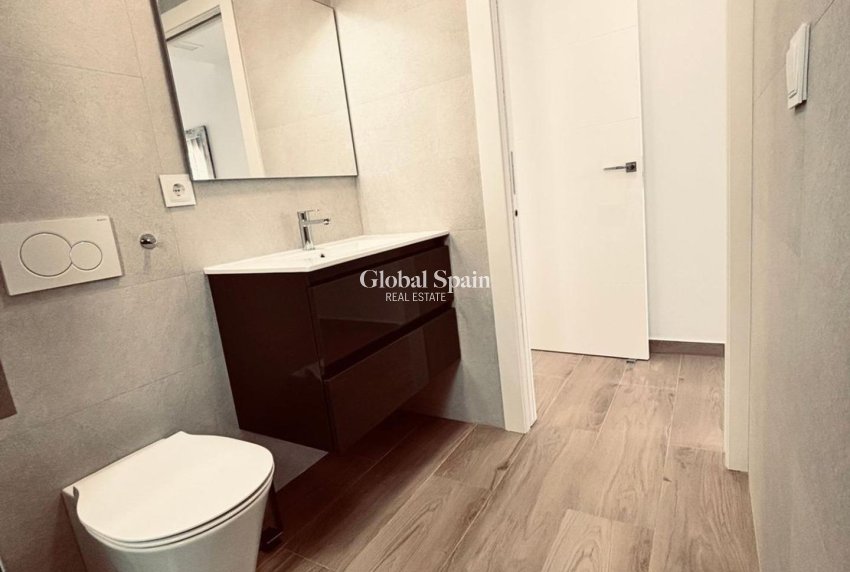 Resale - VILLA -
ORIHUELA COSTA - VILLAMARTÍN