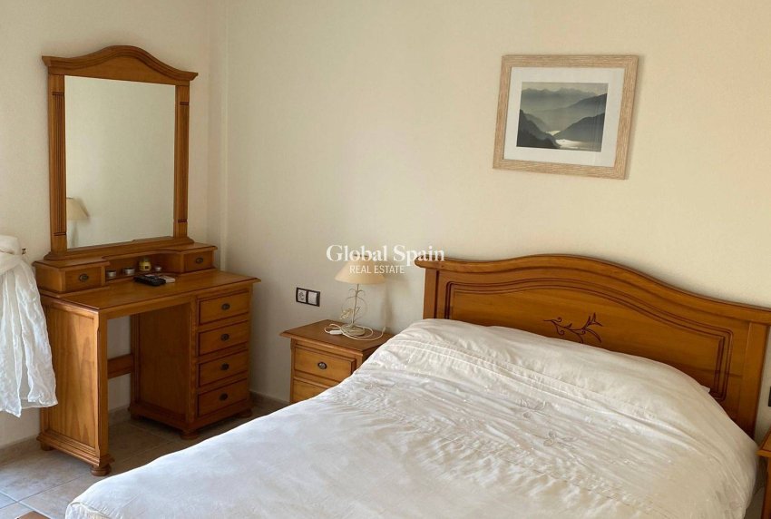 Resale - VILLA -
ORIHUELA COSTA - VILLAMARTÍN