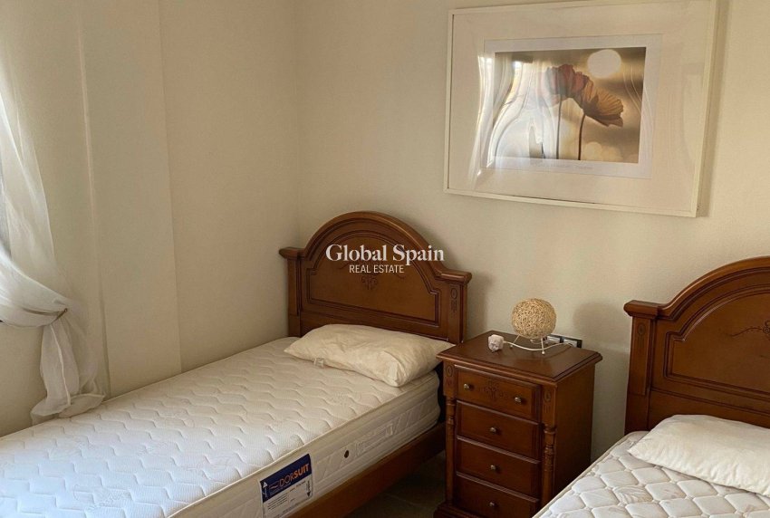 Resale - VILLA -
ORIHUELA COSTA - VILLAMARTÍN