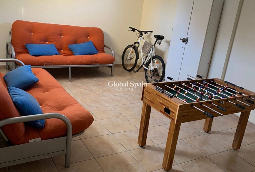 Resale - VILLA -
ORIHUELA COSTA - VILLAMARTÍN