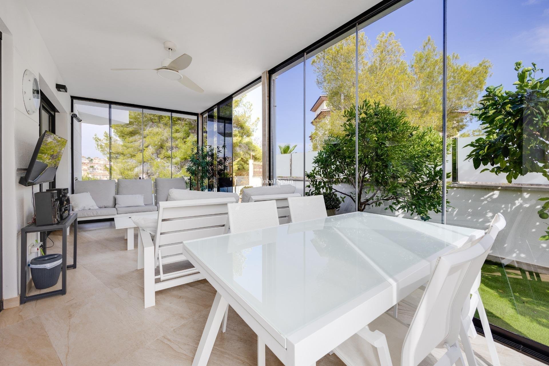 Resale - VILLA -
ORIHUELA COSTA - VILLAMARTÍN