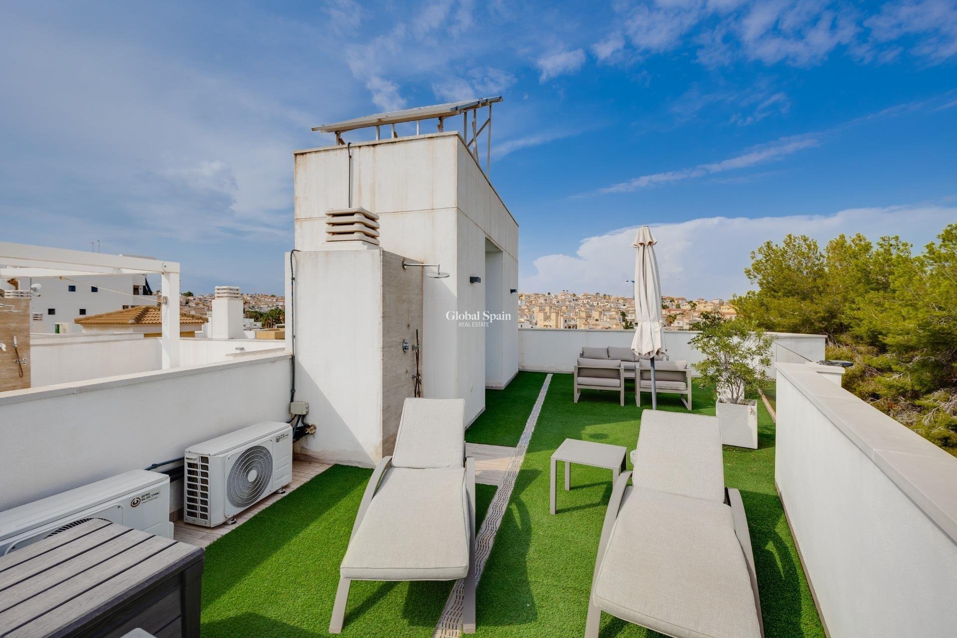 Resale - VILLA -
ORIHUELA COSTA - VILLAMARTÍN