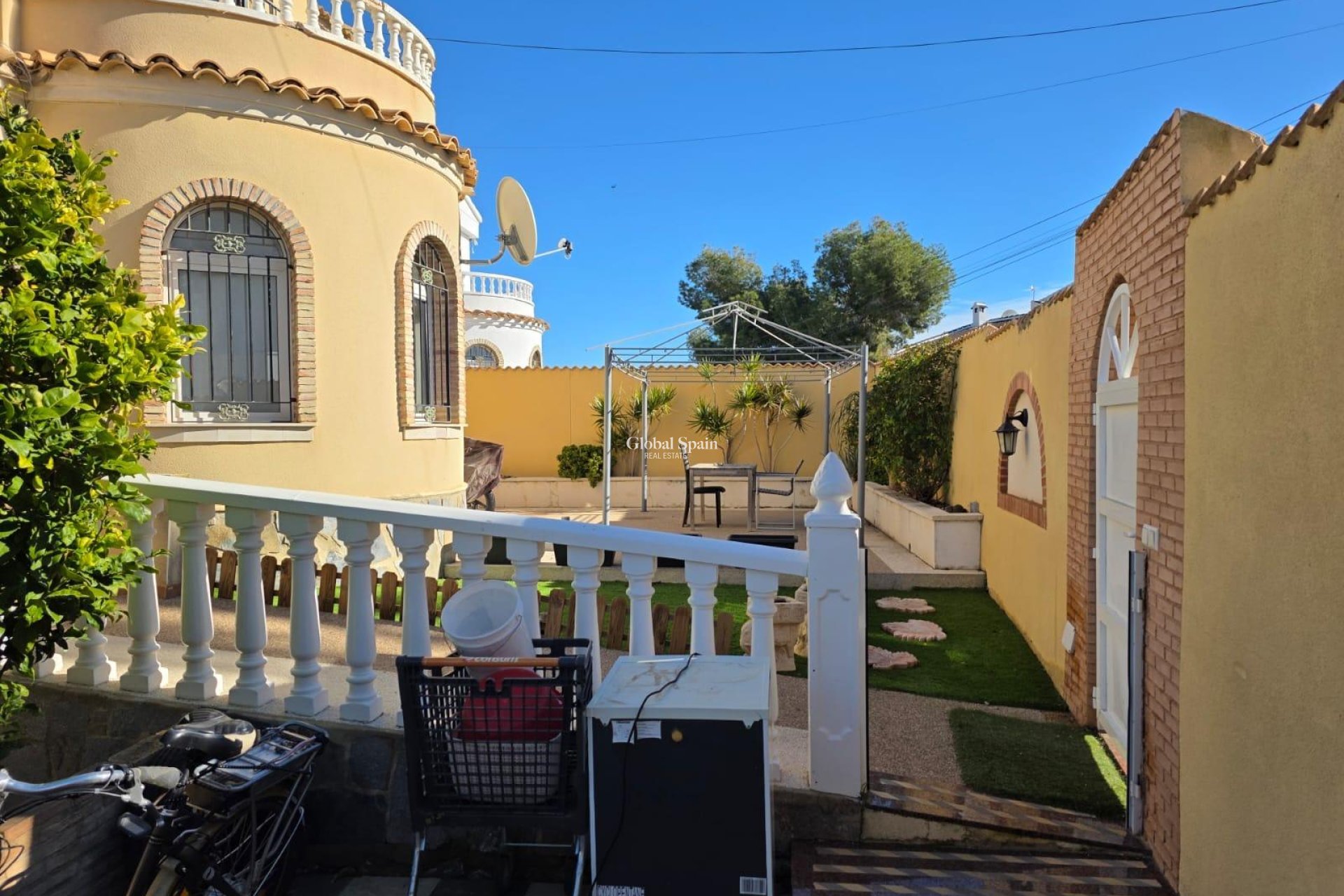 Resale - VILLA -
ORIHUELA COSTA - VILLAMARTÍN