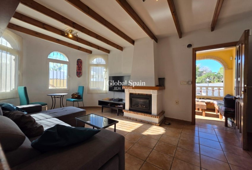 Resale - VILLA -
ORIHUELA COSTA - VILLAMARTÍN