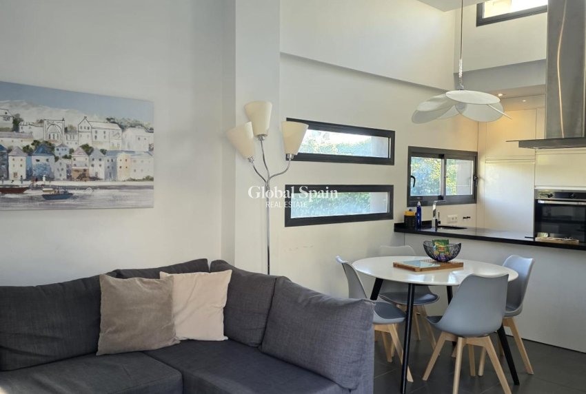 Resale - VILLA -
ORIHUELA COSTA - VILLAMARTÍN