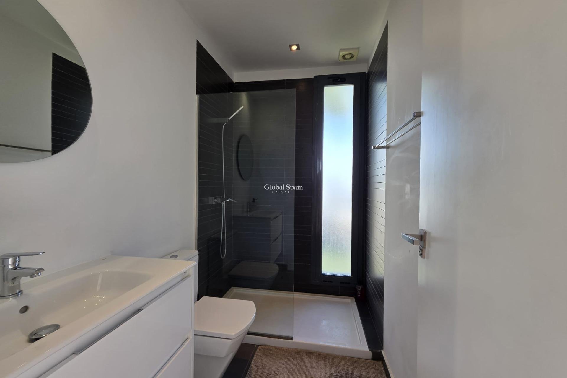 Resale - VILLA -
ORIHUELA COSTA - VILLAMARTÍN