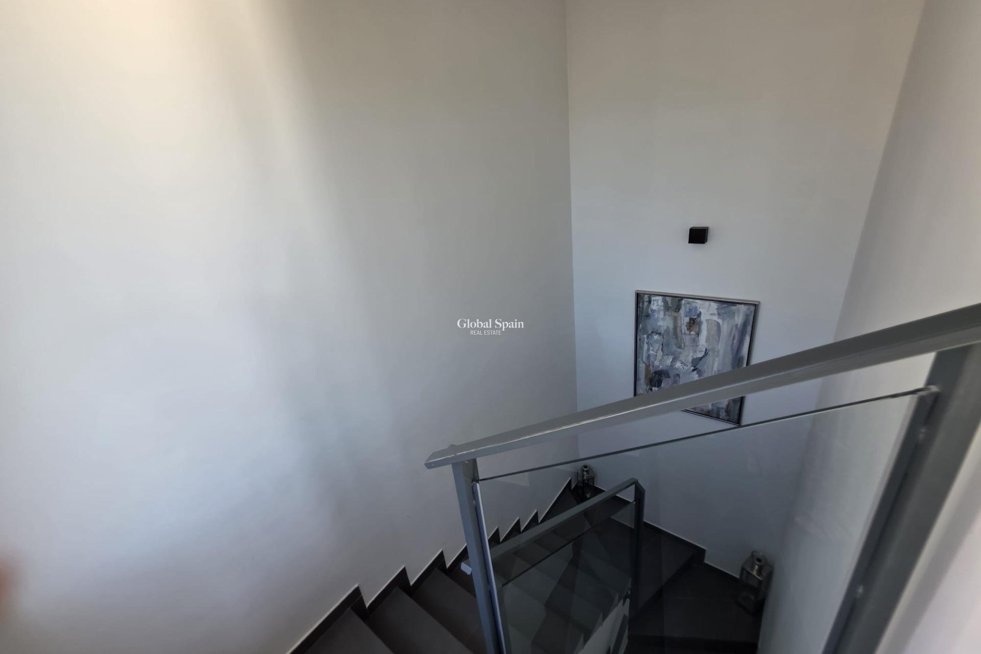 Resale - VILLA -
ORIHUELA COSTA - VILLAMARTÍN