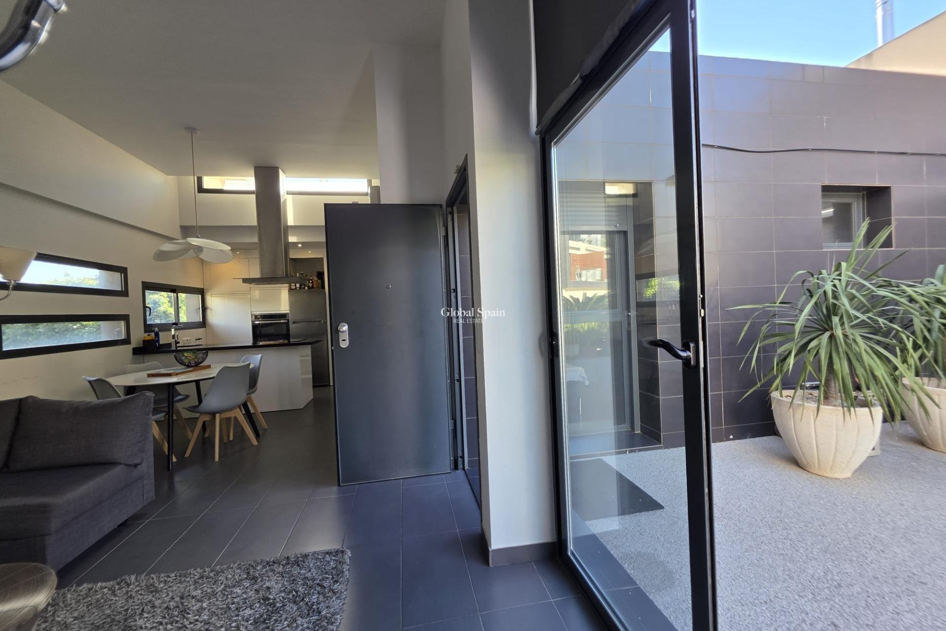 Resale - VILLA -
ORIHUELA COSTA - VILLAMARTÍN